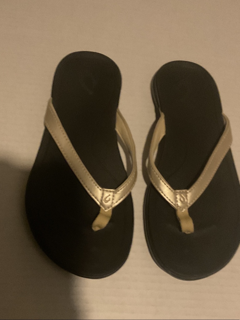 Women's Metallic Gold Thong Sandals with Cushioned Black Footbed